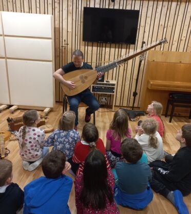 Prohlídka sbírky historických nástrojů – 2. třída